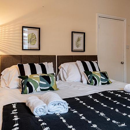 2 Bed, Up To 6 Guests Near Chester City Centre Екстериор снимка