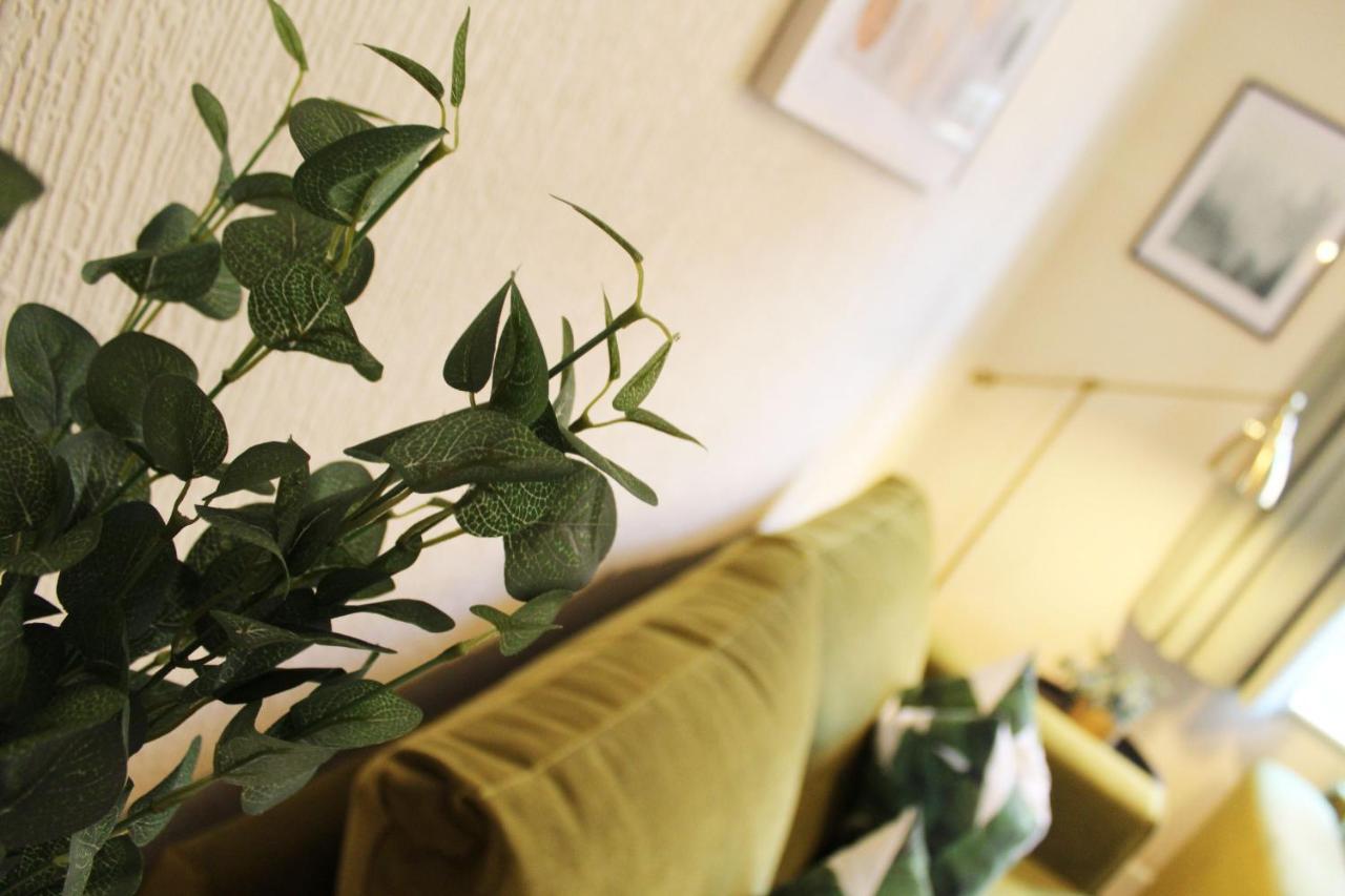 2 Bed, Up To 6 Guests Near Chester City Centre Екстериор снимка