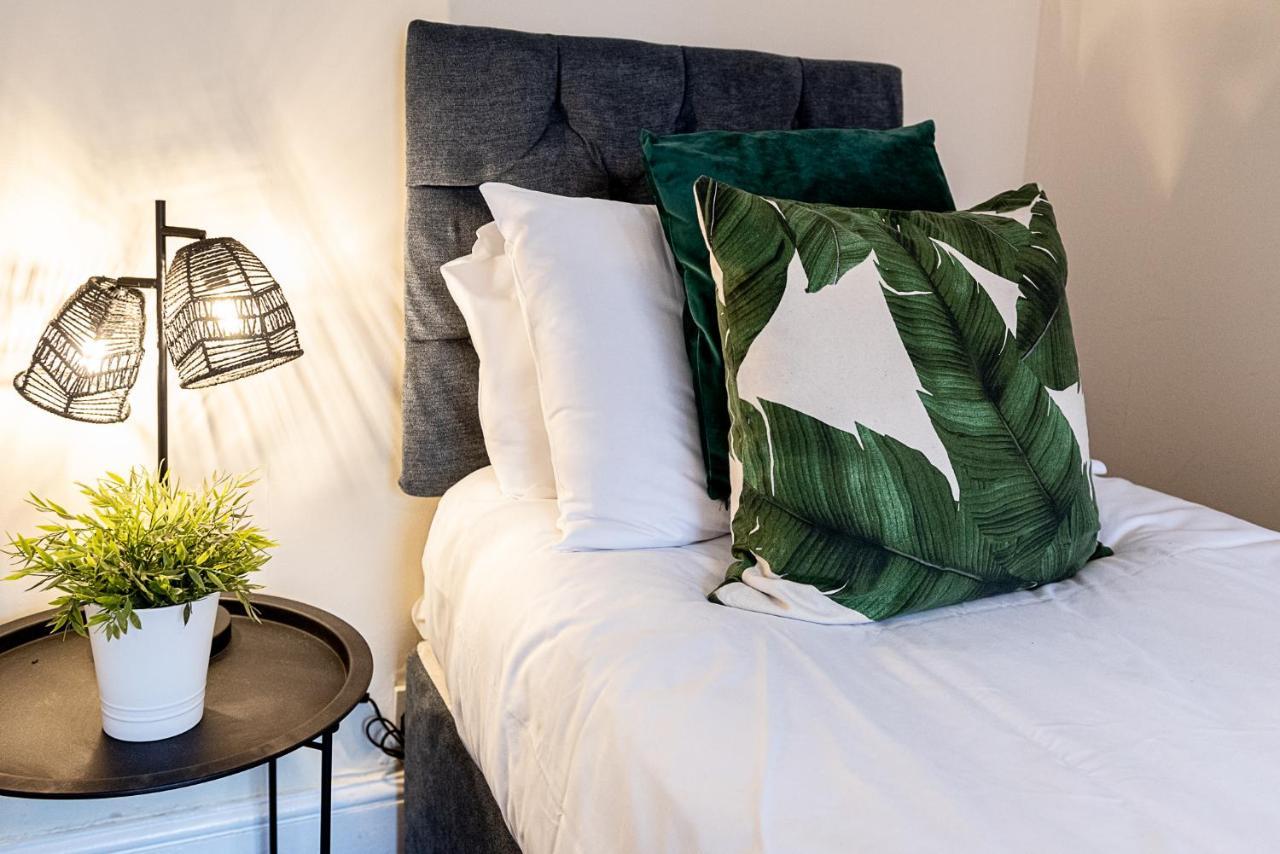 2 Bed, Up To 6 Guests Near Chester City Centre Екстериор снимка