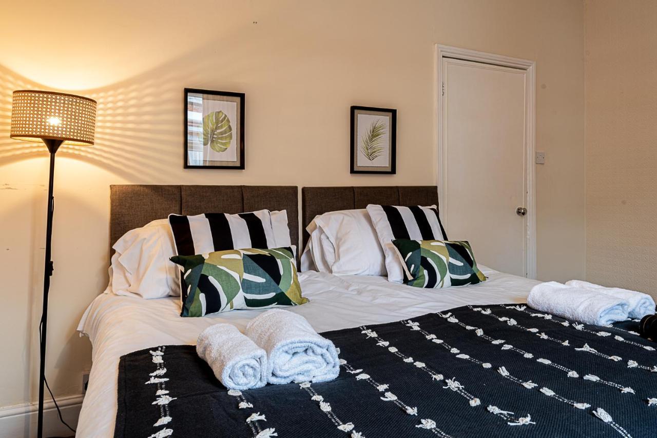 2 Bed, Up To 6 Guests Near Chester City Centre Екстериор снимка